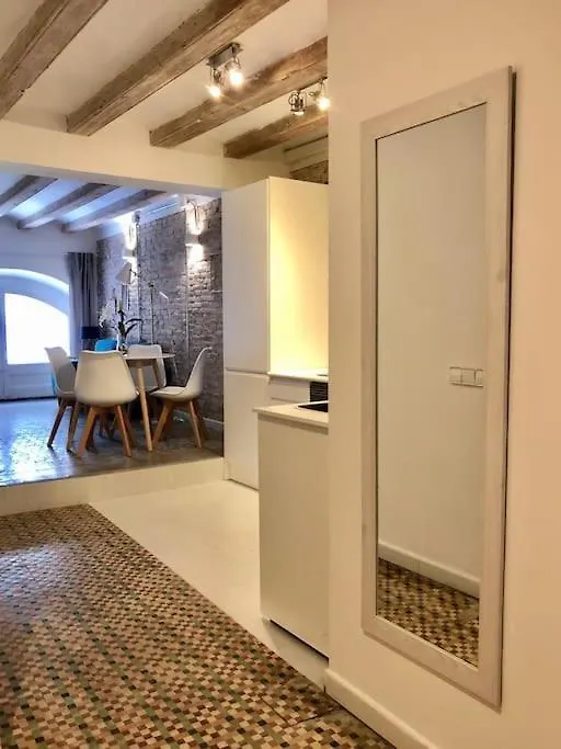 Revamped Historic 3 Rooms Apartment In Barcelona Center